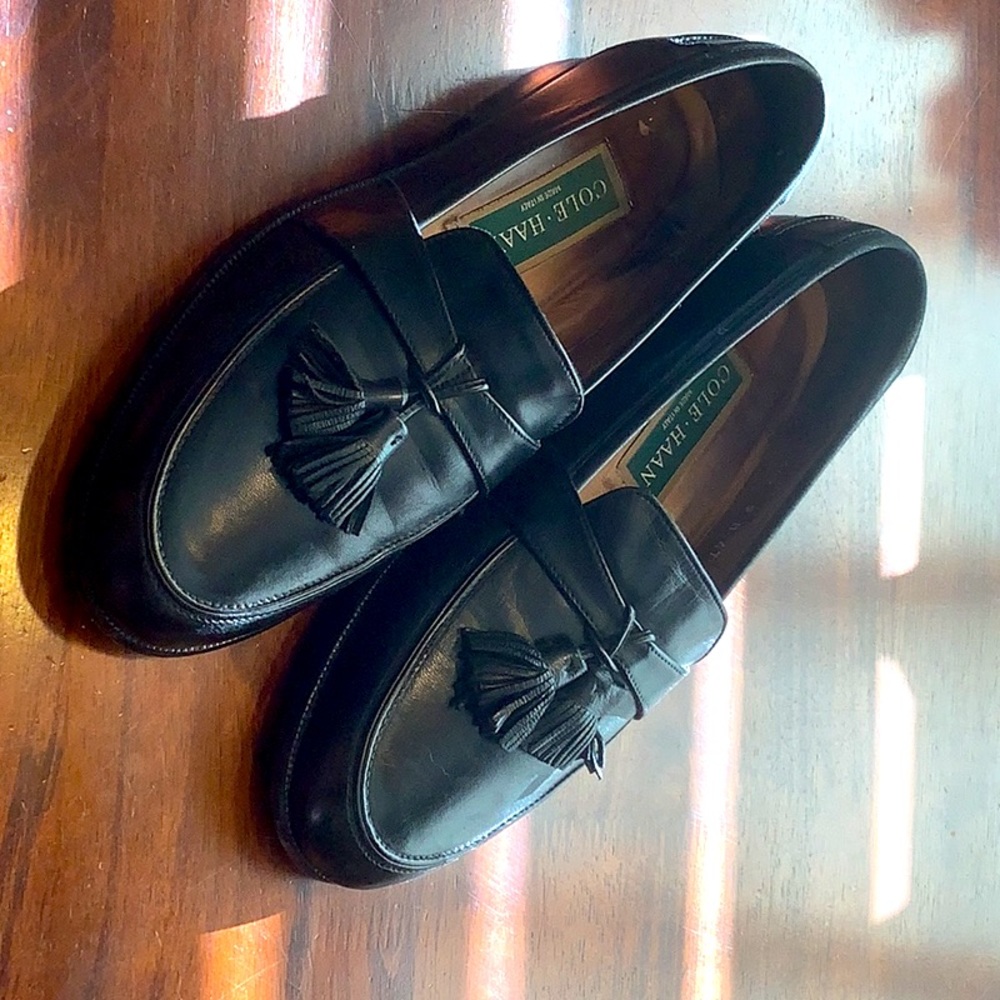 Cole Haan Black Tasseled pinch penny loafers  made in Italy. Sized 9M